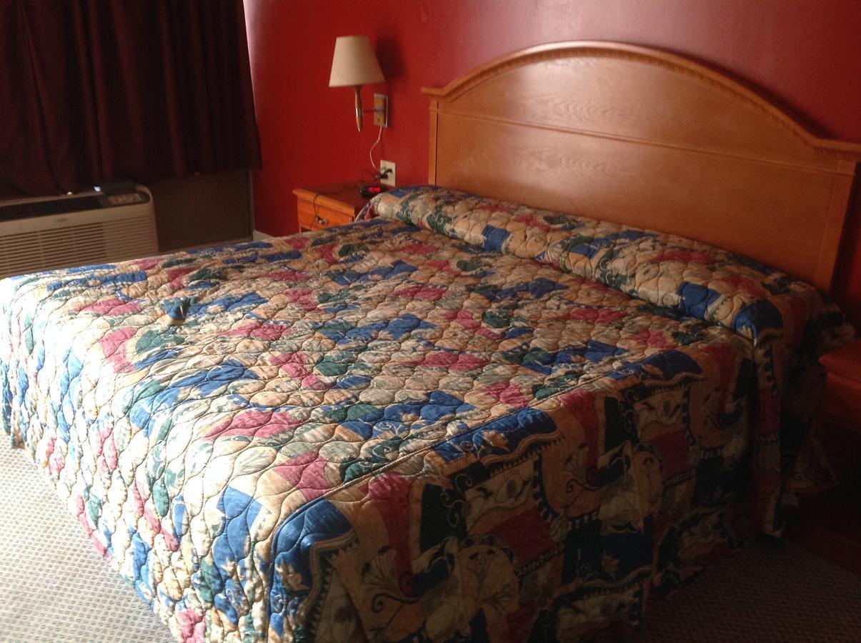 Wheatland Inn Anthony Экстерьер фото